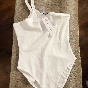 Topshop one shoulder bodysuit in white, XS (NWT)